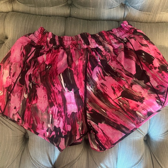 Lululemon Incentive Refresh Multi Hotty hot shorts size 8 tall - Picture 4 of 5
